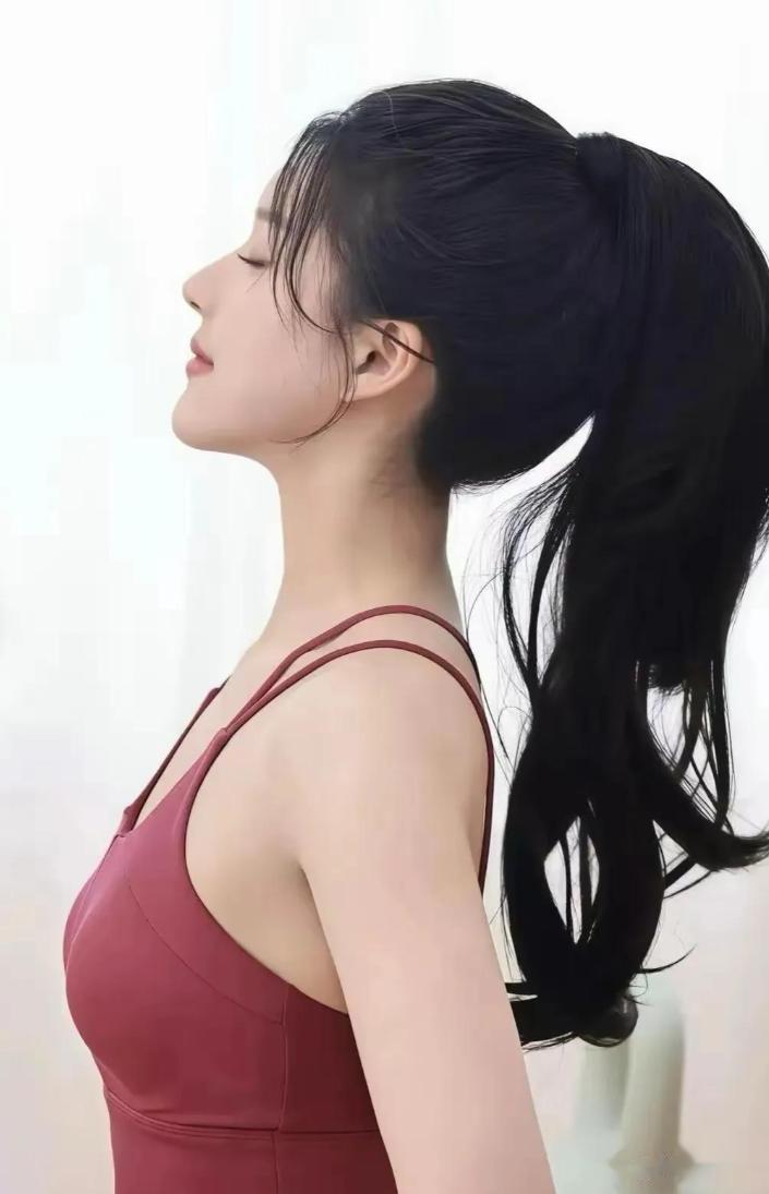 赵露思瑜伽裤炸屏!3.6亿追看的\肥美天花板\,这腰臀比科学吗