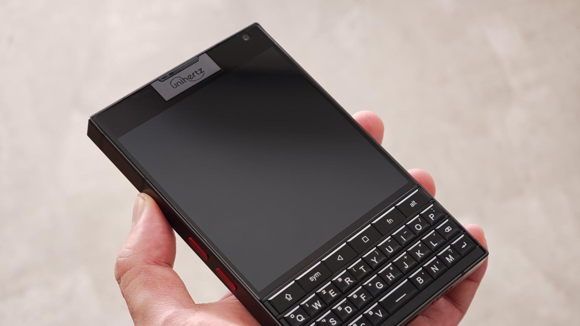 4.5 英寸 2K LCD 小屏，這 2899 新機我真心動了