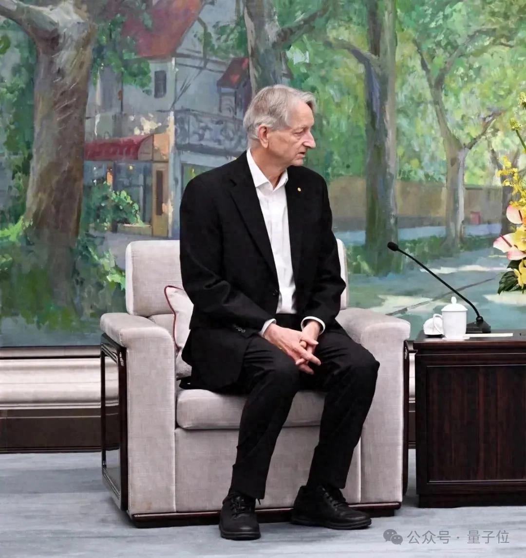 Hinton能重新坐下了,什么时候开始的?