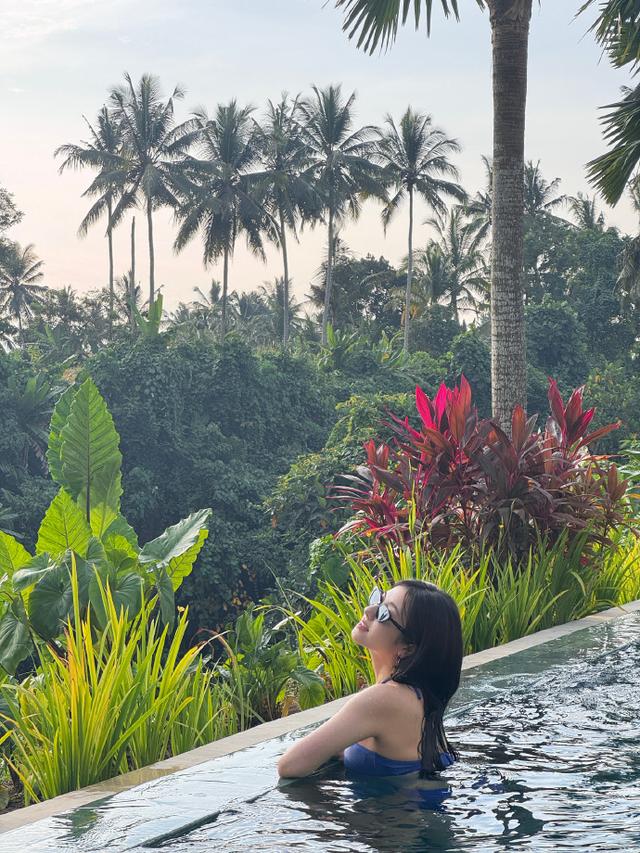 拍戏16年无人知，一朝“泳装照”火遍全网，蒋欣的话终于有人信了