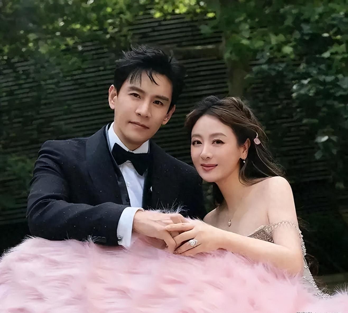 经超夫妇逛商场被偶遇！李琳暴瘦后脸垮断崖衰老，跟老公像两代人