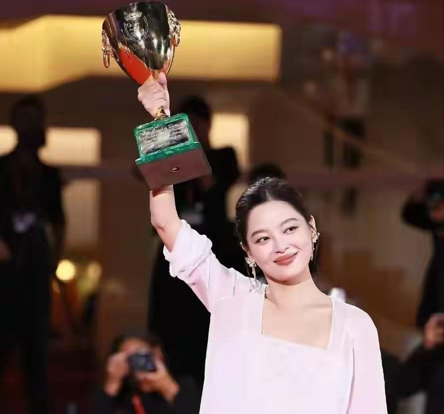 ?冯绍峰口碑逆袭?威尼斯电影节“镀金”,前妻赵丽颖“神助攻”!