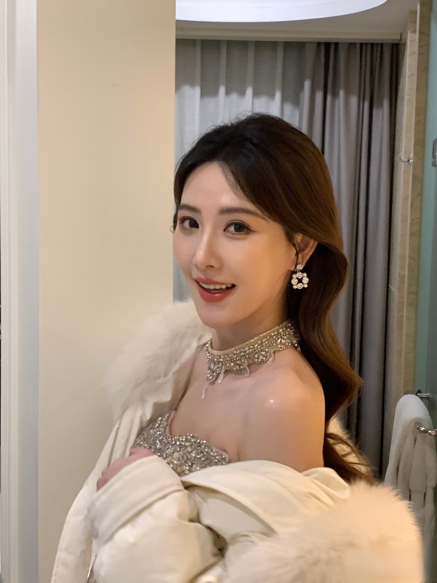 李丹儿分享最新下班美照