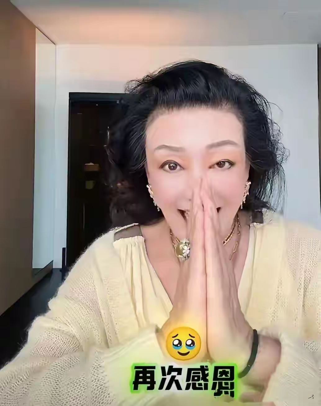 具俊晔清空账号回韩国，陪伴老母与好友吃烤肉，玥儿姐弟转学内地