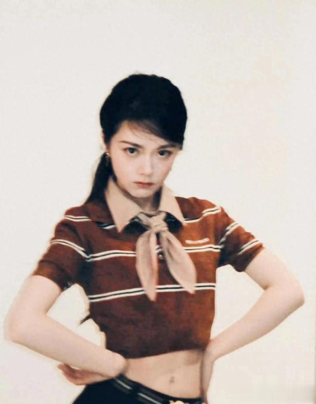 赵今麦MiuMiu最新大片，又凶又萌，就是身材太瘦了