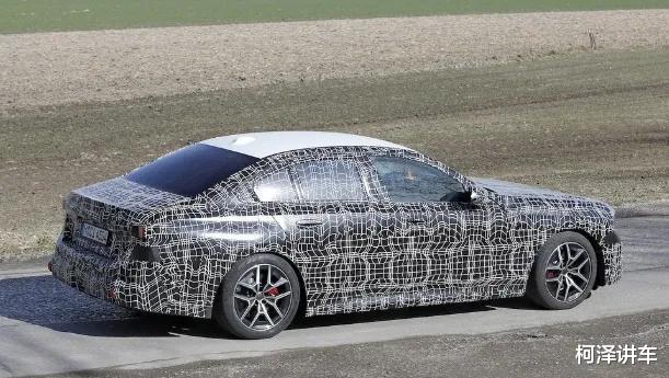 全新BMW5系谍照曝光，运动造型引人注目，豪华内饰细节抢先看