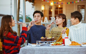 妈妈忌日那天，我家的别墅外放了一晚的烟花，只为庆祝继妹考上大学