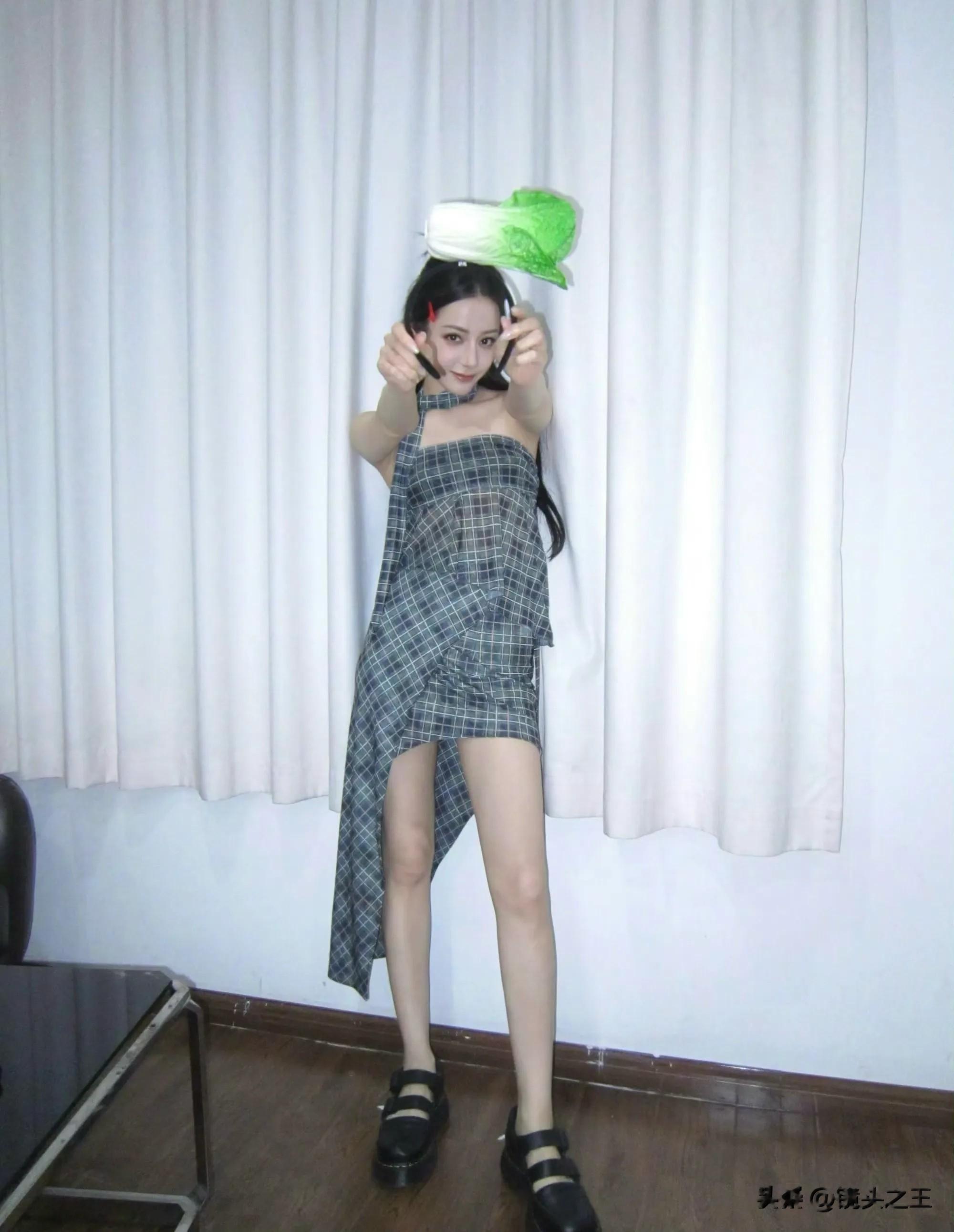 迪丽热巴 ：随便一穿，就是时尚风向标