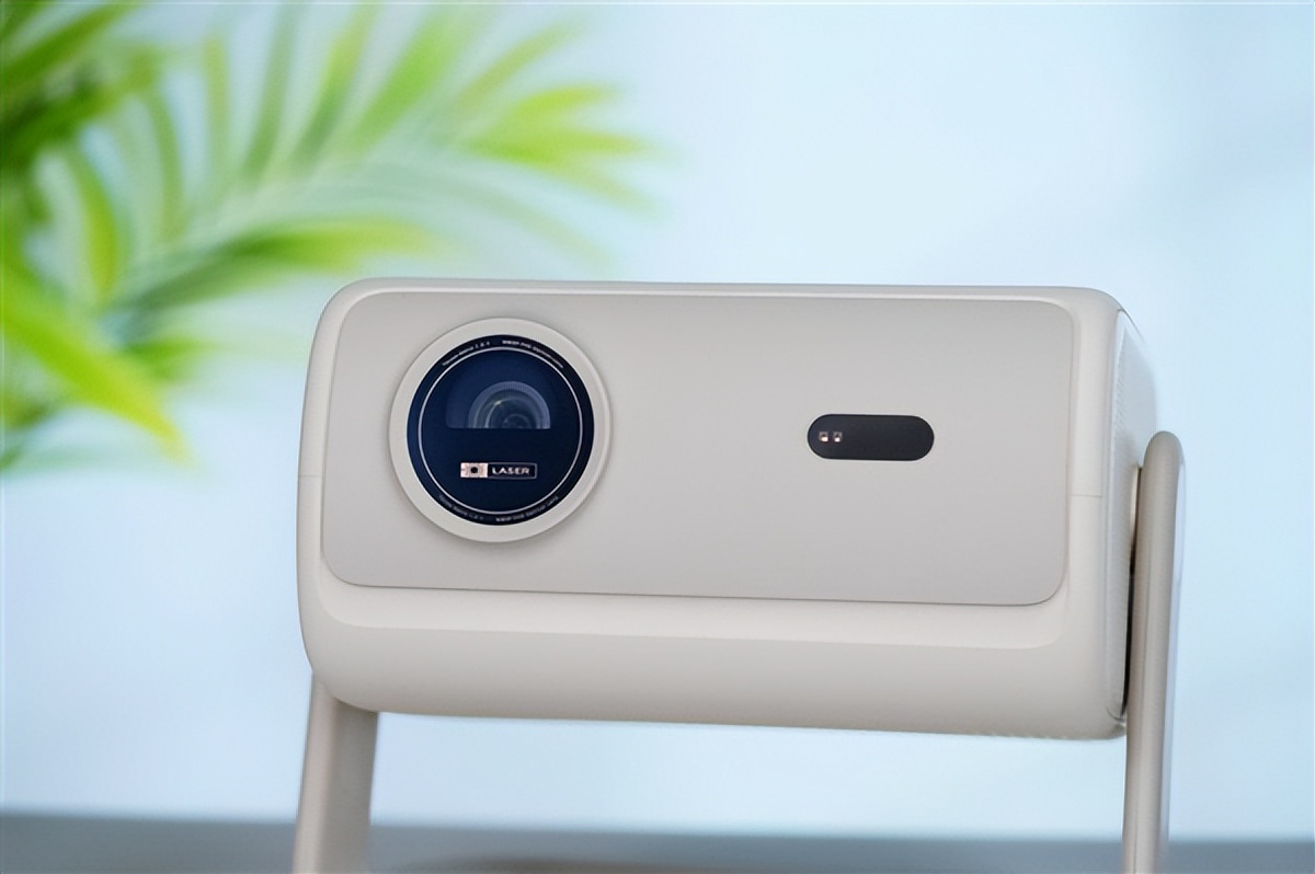 護眼純三色激光！當貝D7X智能投影儀圖賞