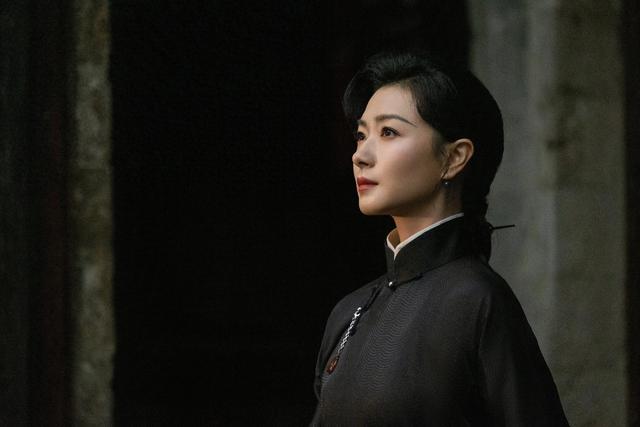 万茜女师傅妆造，一代宗师的气质