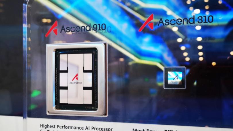 较量开始了！美国限制任何国家使用华为昇腾，中国打出两记重拳！