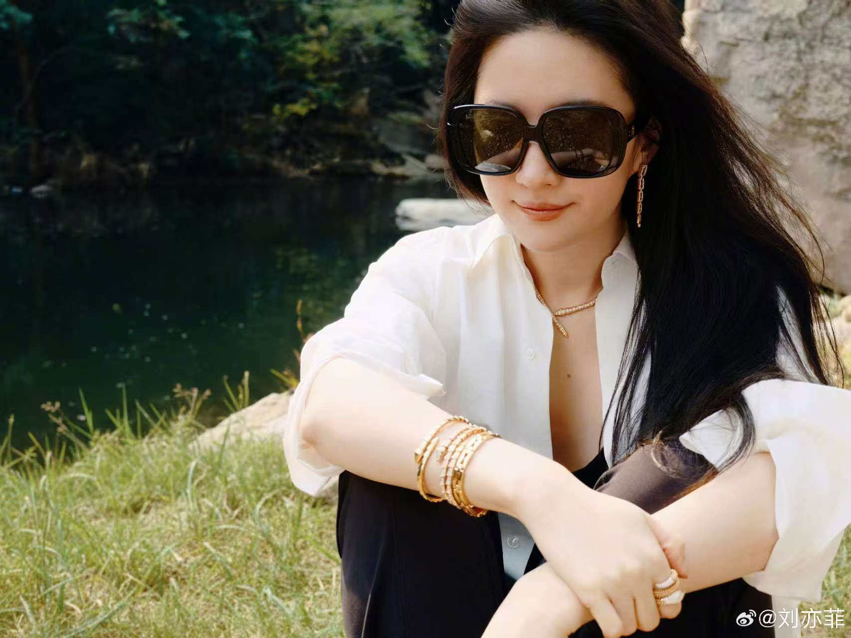 【慵懒午后,神仙姐姐的假日穿搭】——刘亦菲