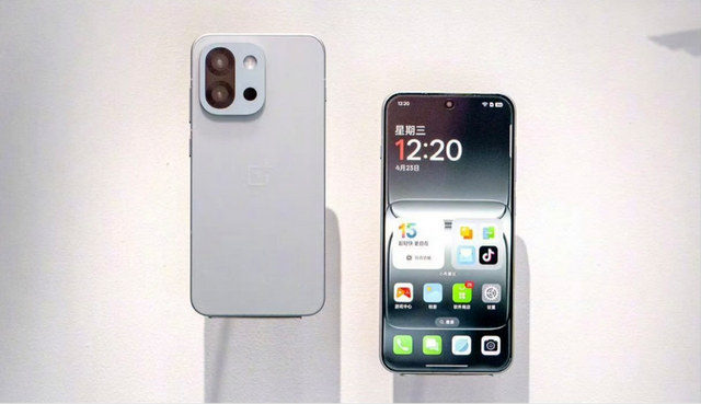 iQOO小屏新機曝光：驍龍8E2+6.3x直屏，或明年上半年發布