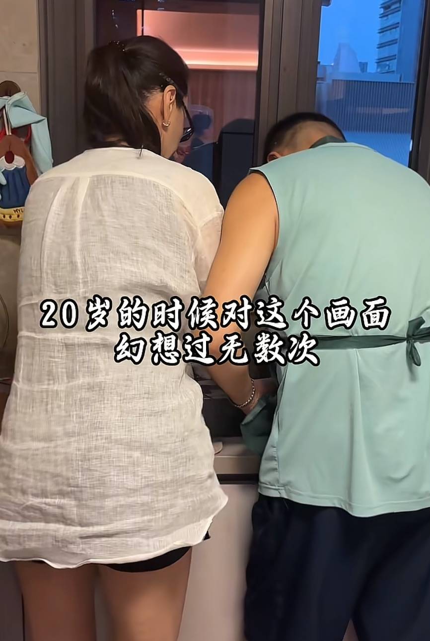 演员梁爱琪晒丁克生活,和老公逛菜市场一顿做十几道菜,好甜蜜
