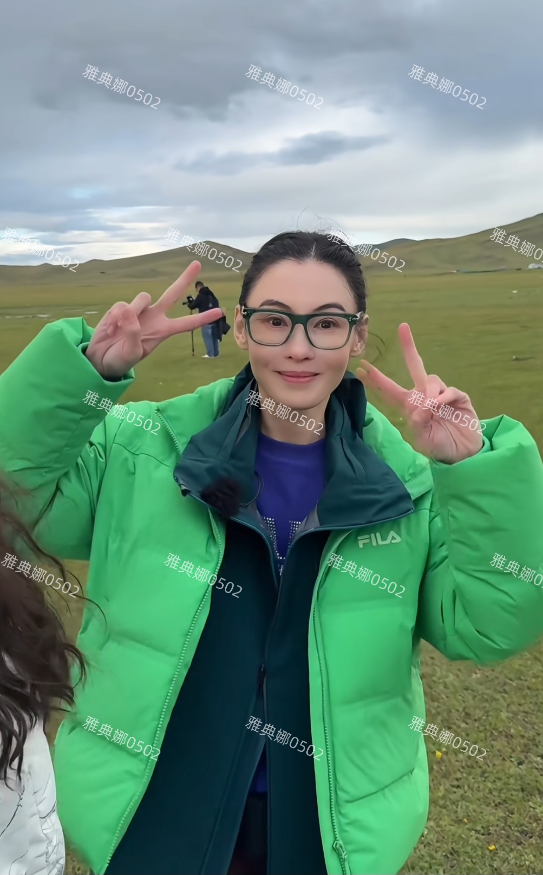 张柏芝内蒙草原录综艺心情大好,但她脸很僵貌似没有以前好看了!