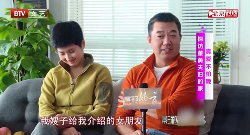 演了一辈子警察，穷得靠老朋友刘丹接济，45岁被嫂子“逼婚”