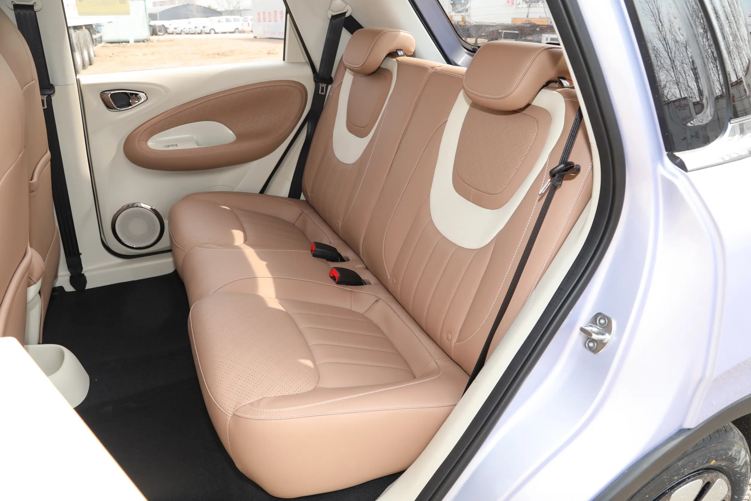 真香一口价6.78万，配无框门+5座，330km续航，这小车适合年轻人