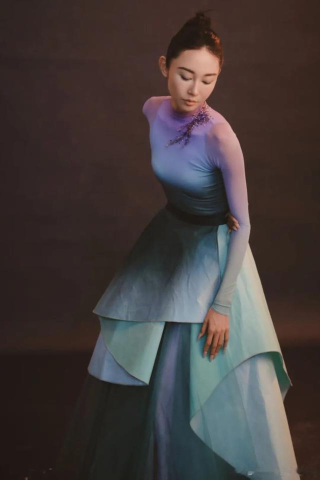 知名女演员,重病归来!曾四登春晚,发文:轻舟已过万重山