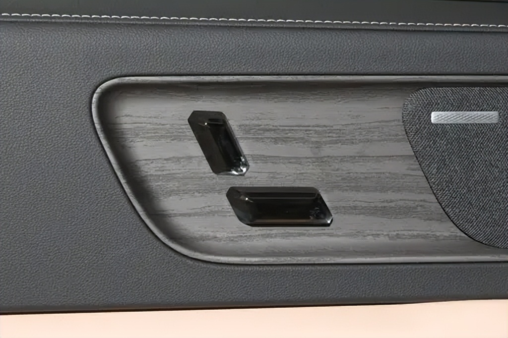 同级对比才发现，15万级插混SUV里它的综合表现太稳了