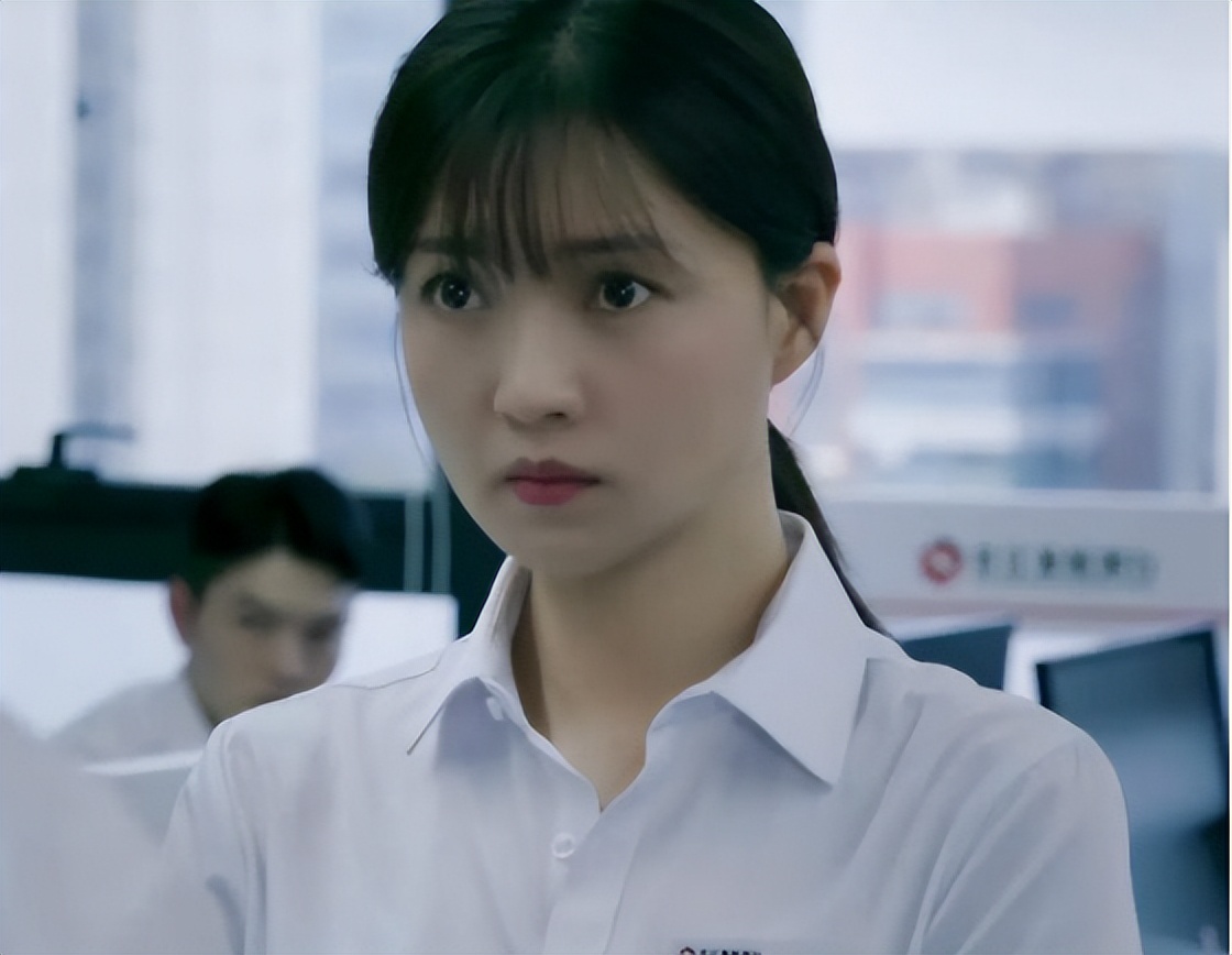 赵宝刚捧着,孙红雷宠着,演了15次女主都不红,48岁嫩的能掐出水