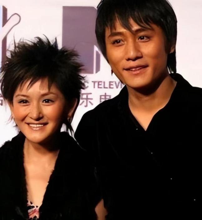 谢娜主持中国电影周年当天，央视六公主公开点名，刘烨的话应验