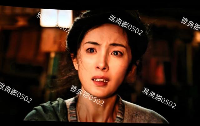 杨幂的演技挺好哭戏很感人,就是她脸在大银幕上显得十分疲惫沧桑
