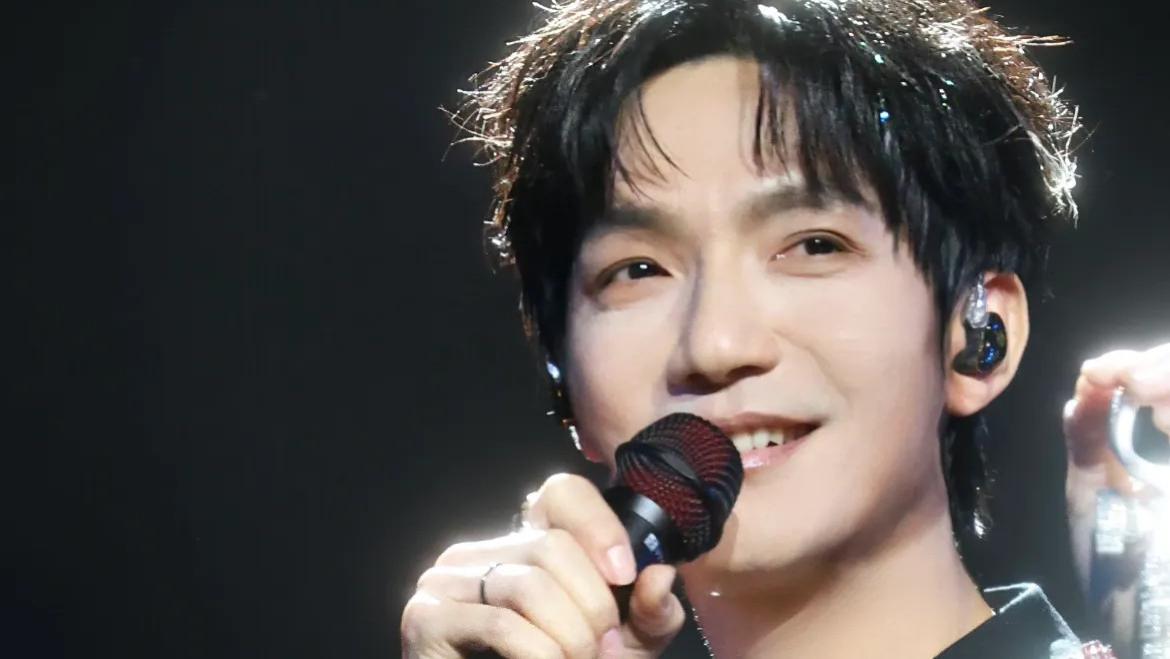 陈楚生演唱会新歌首唱：摇滚电子交织，荒岛变“狂欢岛”？