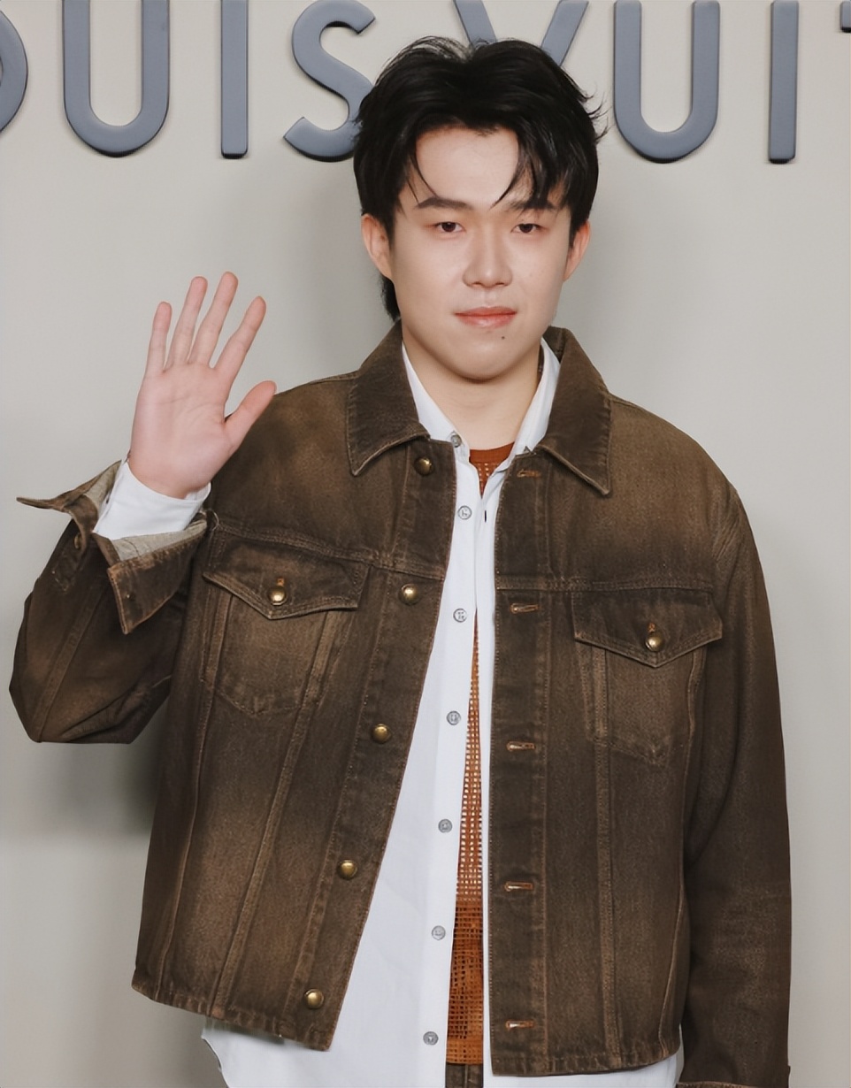 北京这一天：60岁巩俐震撼全家，王楚钦帅上热搜，金晨嘴又歪了？