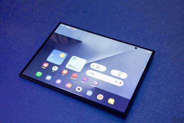 三星Galaxy Z TriFold真機圖賞：這次的三折疊，與眾不同