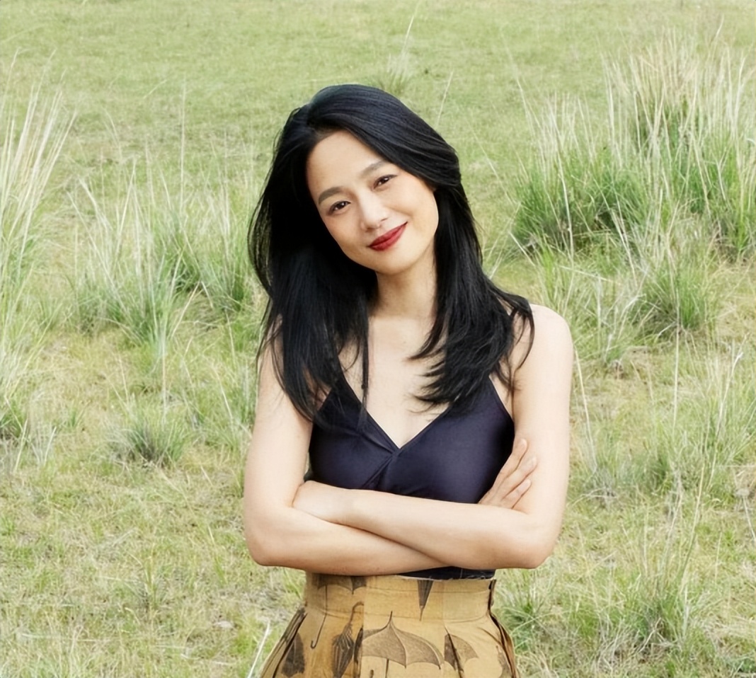 挤走小三小四，完胜刘晓庆，被风流导演独宠20年，她到底啥手段？