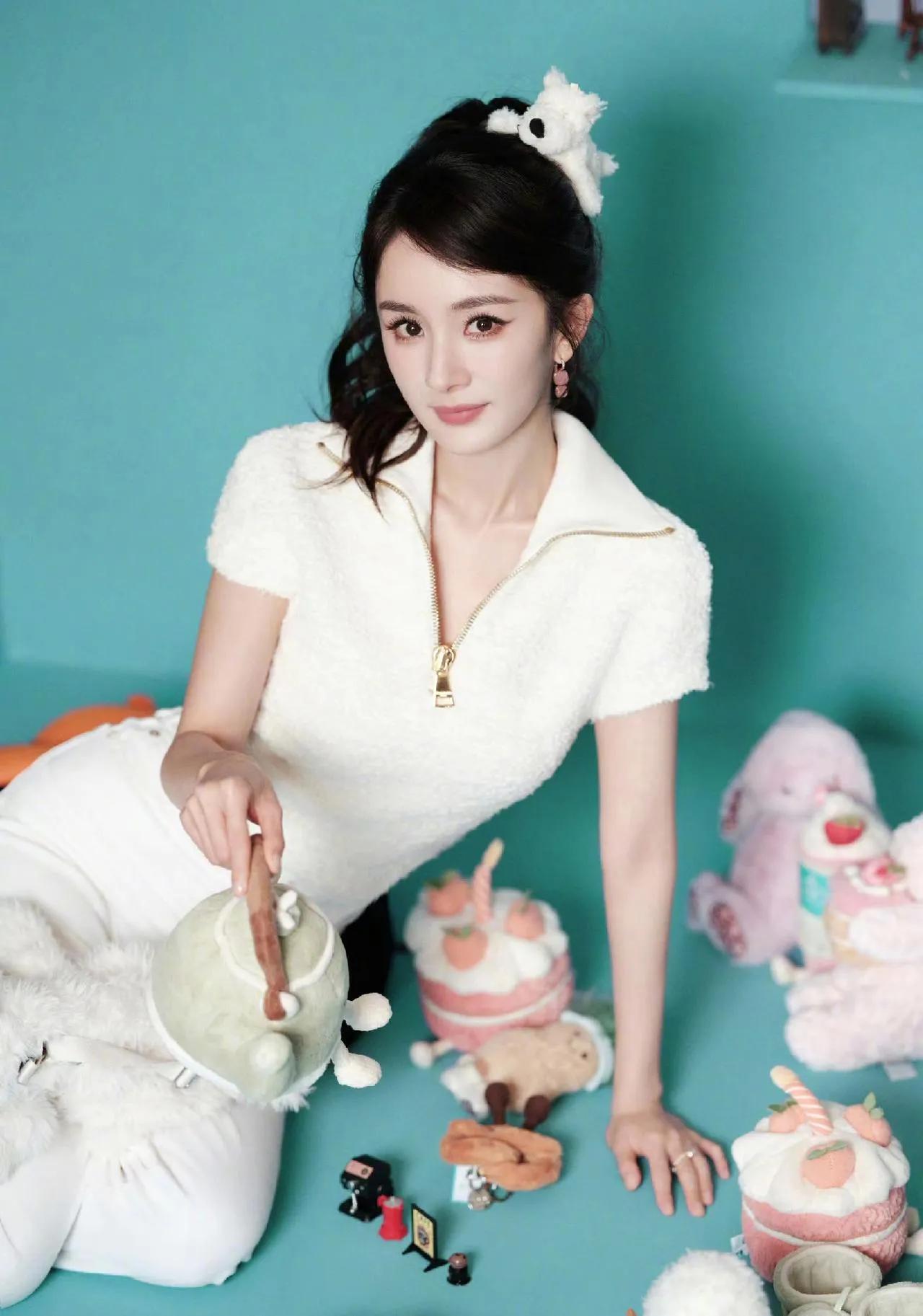 大幂幂今日甜美照,单马尾甜蜜来袭!