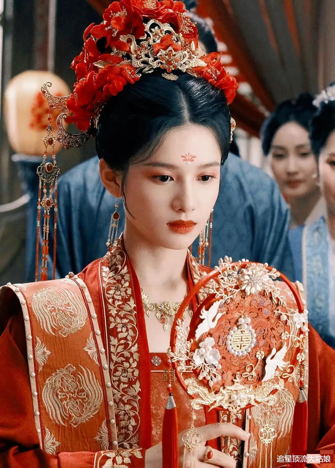 三大平台都甩“王炸剧”大比拼，网友：就喜欢这种茶里茶气的争斗