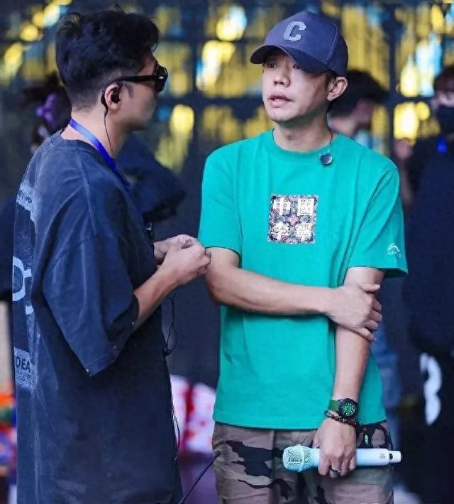 女歌手ALin卷入手表风波!穿过曾毅同款图案服装,立场也被质疑