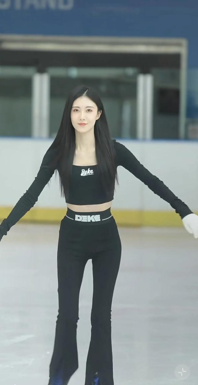 曹斐然身材“绝”了