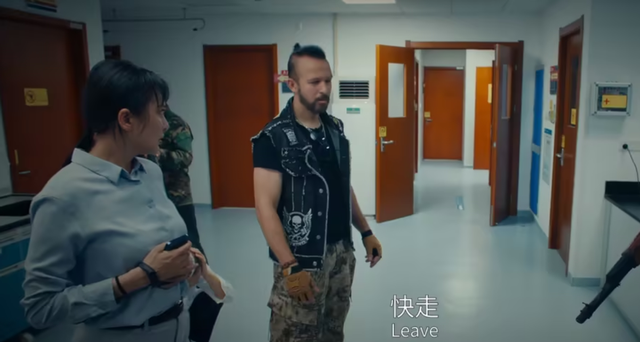 “龙女郎”搭档袁家班武指，4天票房不足70万，对不起这个阵容