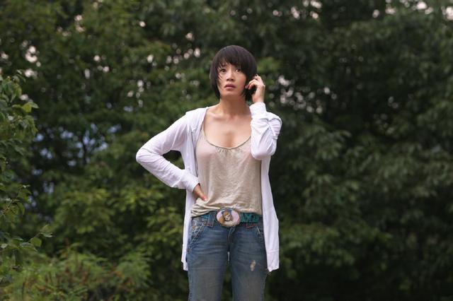 被封娱乐圈“吸金女王”,影后豪掷4200万现金买房,54岁至今单身