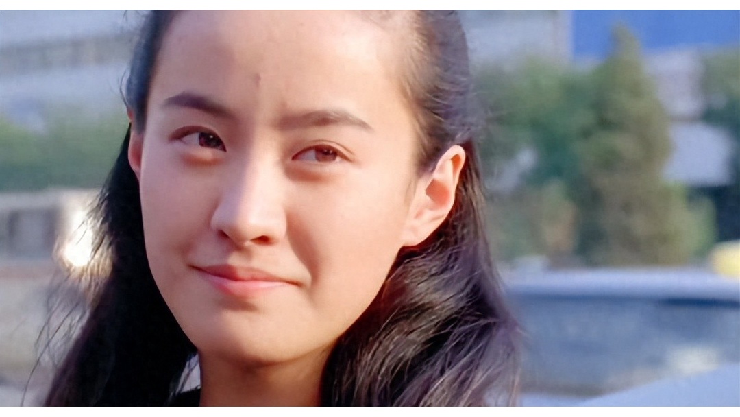 嫁大13岁名导被捧红，丈夫病逝后不愿再演戏，57岁至今未婚无子嗣