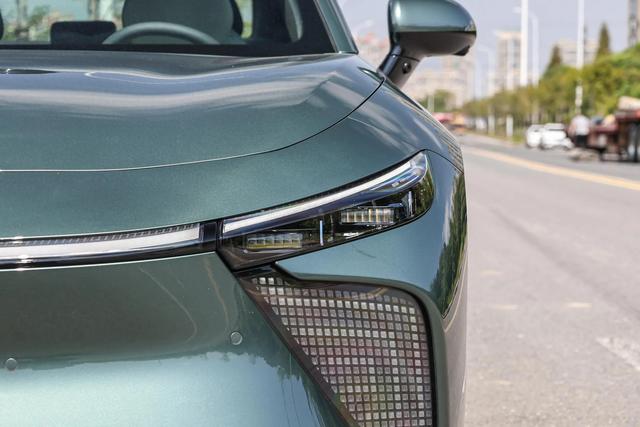 奇瑞造了辆“廉价帕梅”，长近5米，3.7秒破百+空悬，仅15.28万起