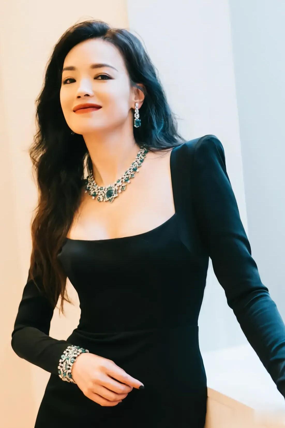 舒淇的性感为啥无人能仿？40+越活越飒，魅力藏不住？