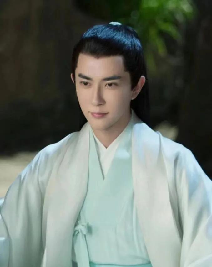 网传37岁男演员于朦胧凌晨坠楼身亡,疑点重重,官方尚未回应!