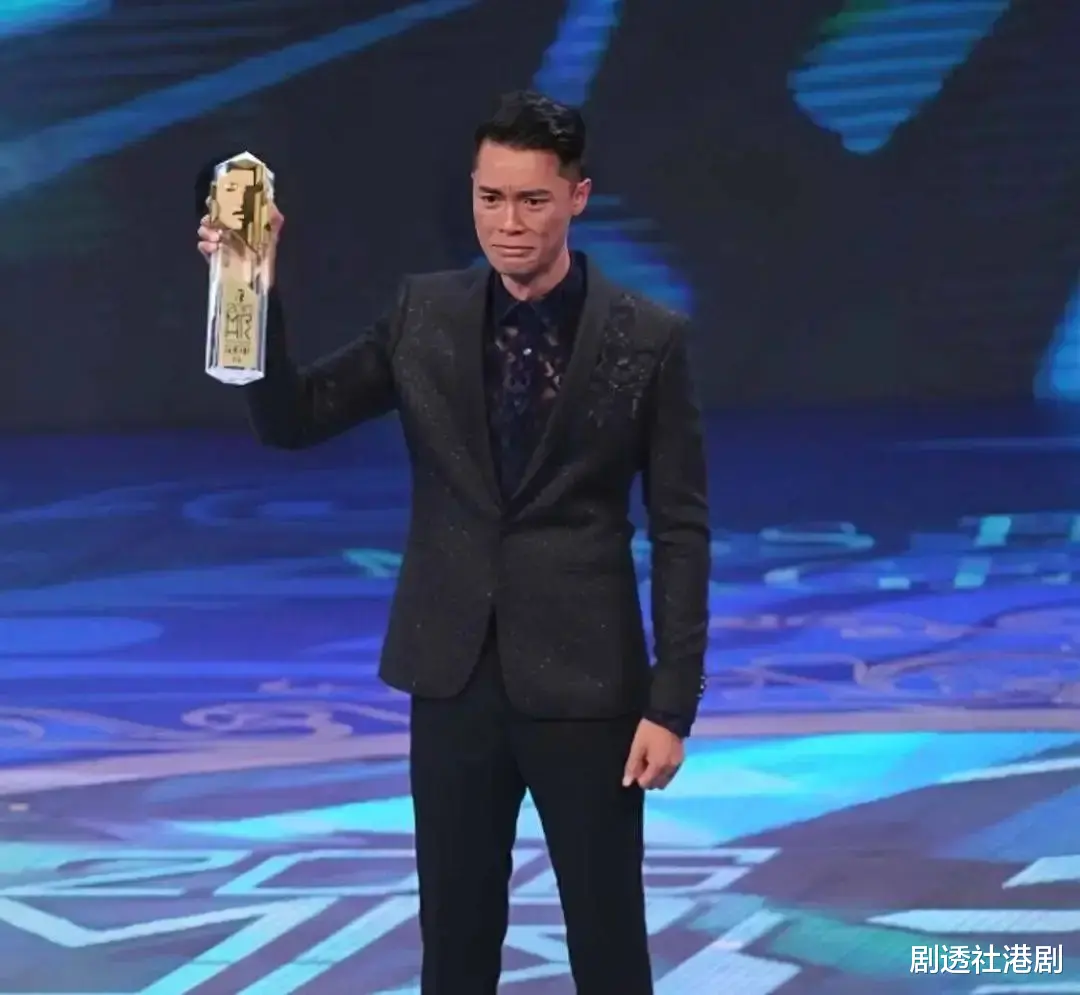 TVB前帅气小生近况曝光!疑似转行当保安,曾出轨同剧女星被雪藏