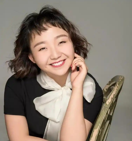 卸妆后 真人卤蛋忍了 、萧亚轩鞋拔子脸忍了、眼角开到后脑勺没忍住