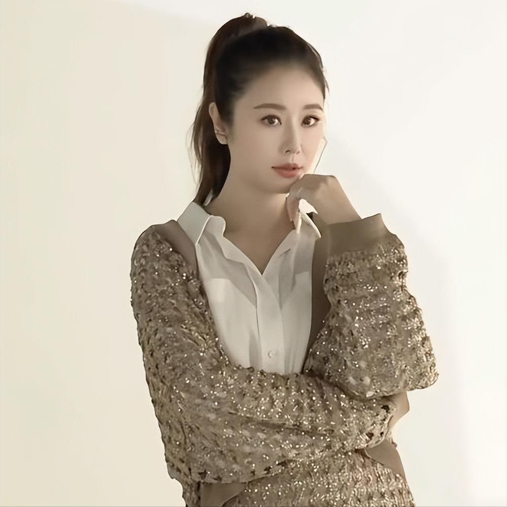 花无百日红!49岁林心如断崖式衰老,紫薇格格也老了,法令纹明显