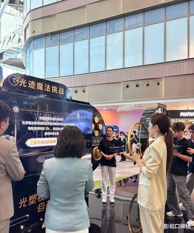 李思思参加商演，穿皱巴巴的衣服，老公是初恋，比尼格买提还小