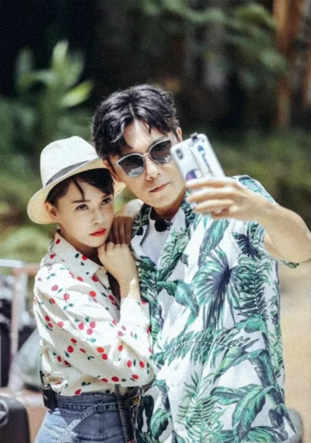 伊能静带全家台湾旅游！腚大背驼大妈味浓，米粒近视仍手机不离手