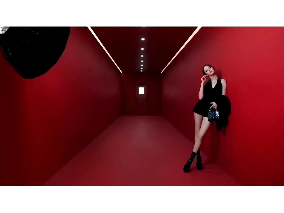 迪奥拍摄日的迪丽热巴，飒美出众无可挑剔