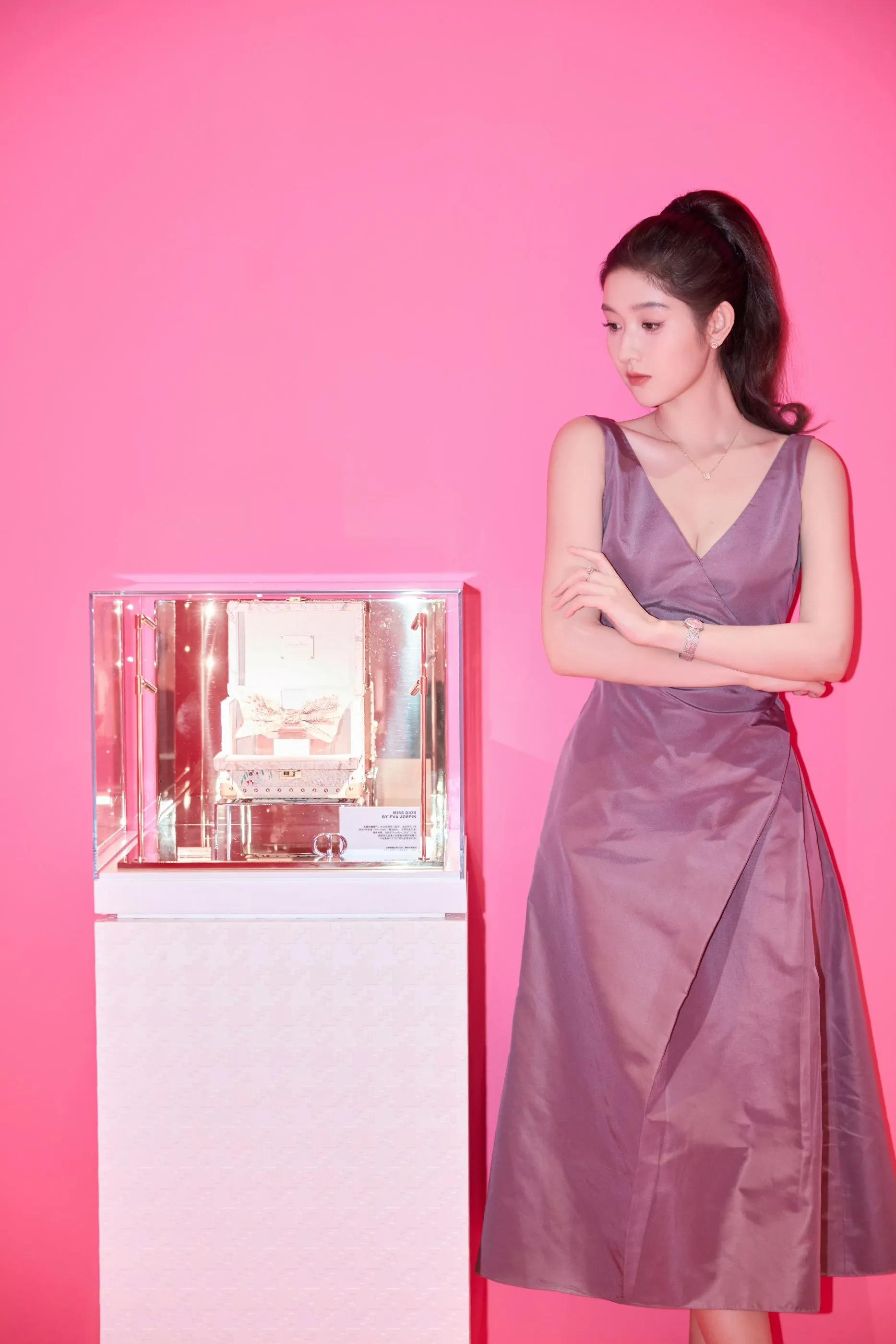 王玉雯迪奥小姐展美图