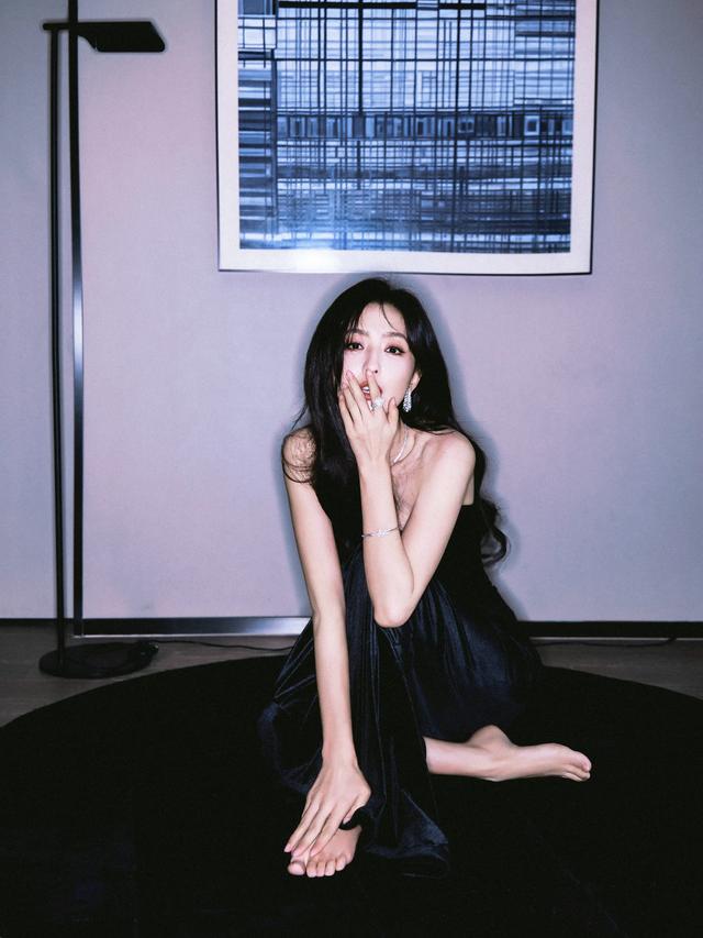 佟丽娅，光脚丫的丫丫也太美丽了