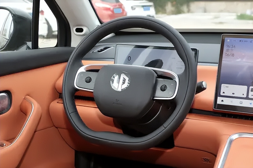 家用SUV看看它，续航、空间、动力样样强，体验零跑C16