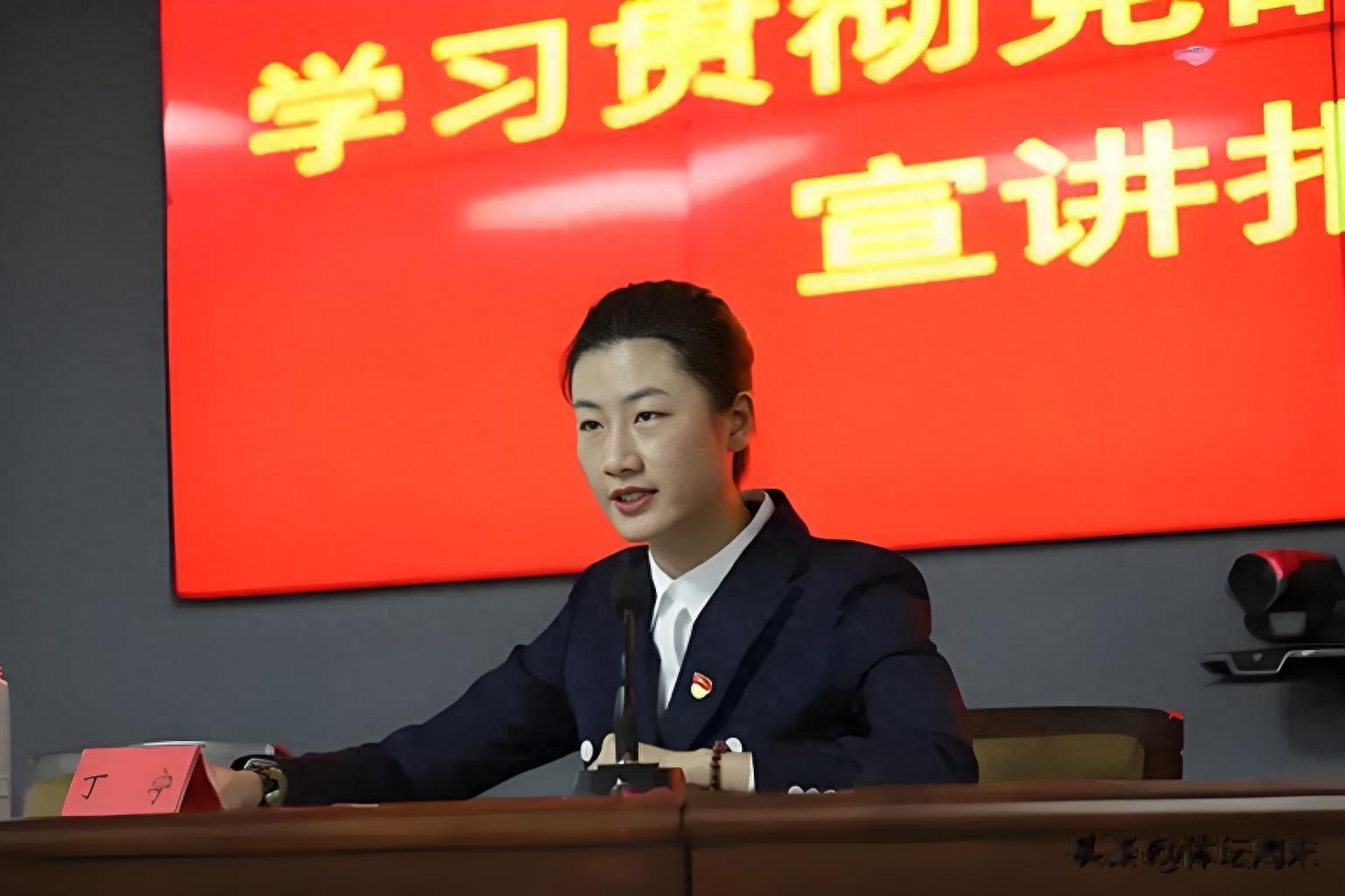 丁宁出任校长，直管王皓与王楚钦，一大波美照来袭
